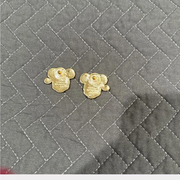 BaubleBar Minnie Mouse holiday
Earrings - Picture 3 of 3